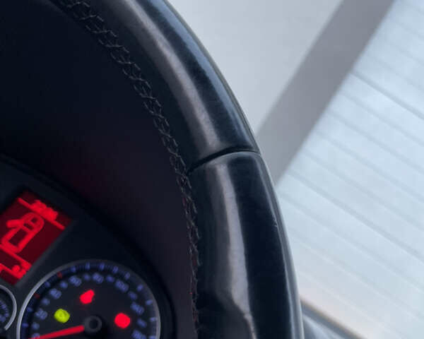 Чорний Фольксваген Туран, об'ємом двигуна 2 л та пробігом 292 тис. км за 8999 $, фото 49 на Automoto.ua