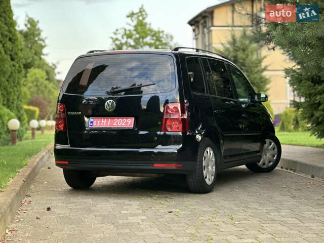 Черный Фольксваген Туран, объемом двигателя 1.6 л и пробегом 220 тыс. км за 7700 $, фото 16 на Automoto.ua