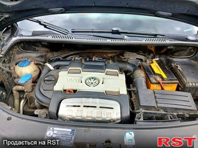 Черный Фольксваген Туран, объемом двигателя 1.4 л и пробегом 240 тыс. км за 6500 $, фото 1 на Automoto.ua