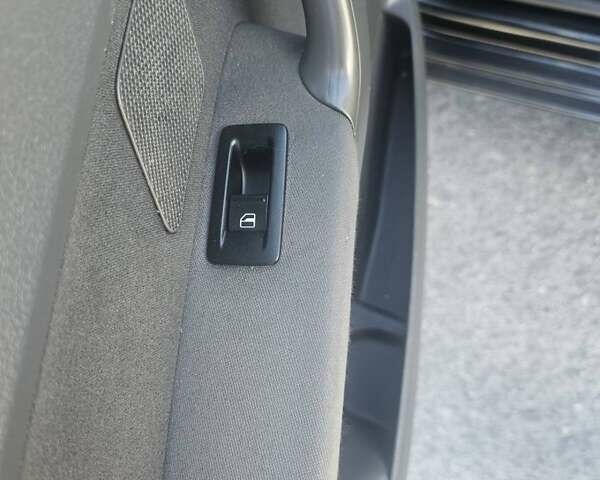 Чорний Фольксваген Туран, об'ємом двигуна 1.4 л та пробігом 216 тис. км за 7800 $, фото 27 на Automoto.ua