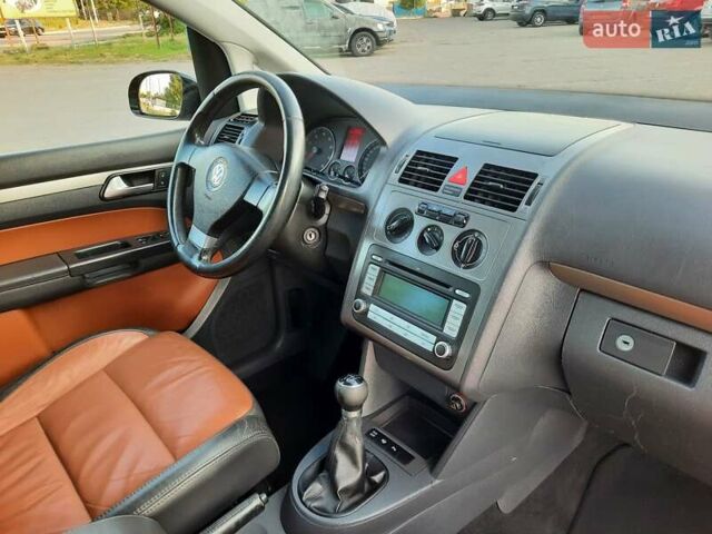 Черный Фольксваген Туран, объемом двигателя 1.6 л и пробегом 213 тыс. км за 8550 $, фото 144 на Automoto.ua