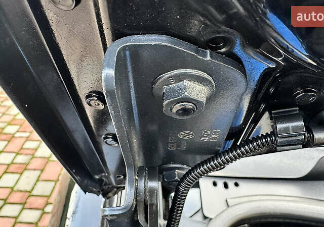 Черный Фольксваген Туран, объемом двигателя 1.6 л и пробегом 176 тыс. км за 8198 $, фото 88 на Automoto.ua