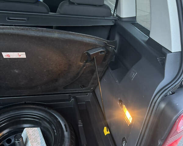 Черный Фольксваген Туран, объемом двигателя 1.4 л и пробегом 224 тыс. км за 6499 $, фото 34 на Automoto.ua