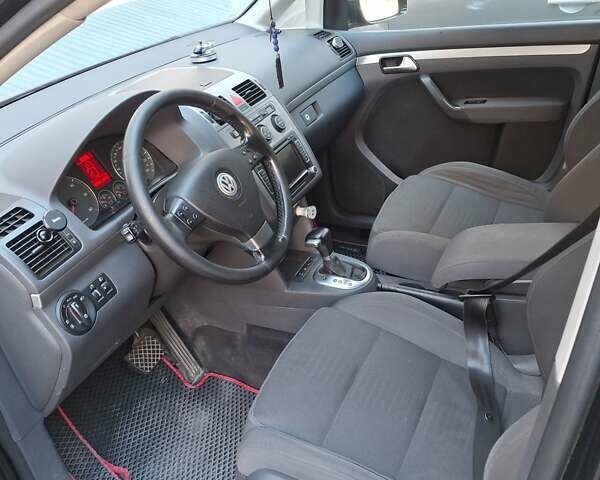 Черный Фольксваген Туран, объемом двигателя 1.98 л и пробегом 296 тыс. км за 7800 $, фото 11 на Automoto.ua