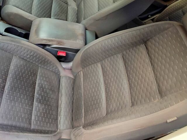 Черный Фольксваген Туран, объемом двигателя 1.9 л и пробегом 269 тыс. км за 3000 $, фото 2 на Automoto.ua