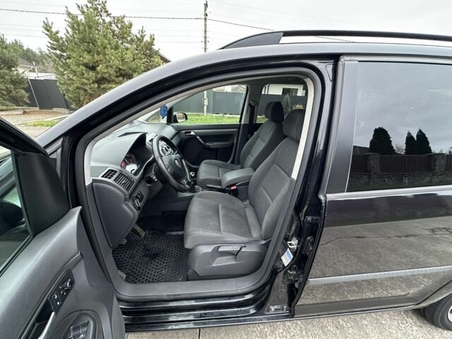 Черный Фольксваген Туран, объемом двигателя 1.9 л и пробегом 280 тыс. км за 4500 $, фото 7 на Automoto.ua