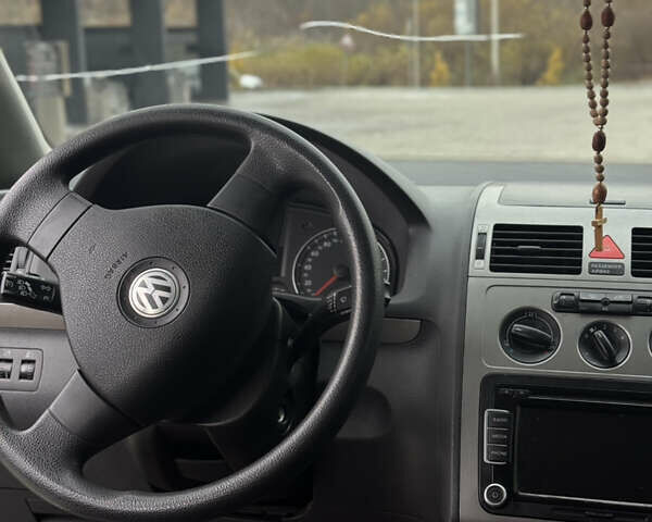 Черный Фольксваген Туран, объемом двигателя 1.4 л и пробегом 247 тыс. км за 7500 $, фото 13 на Automoto.ua