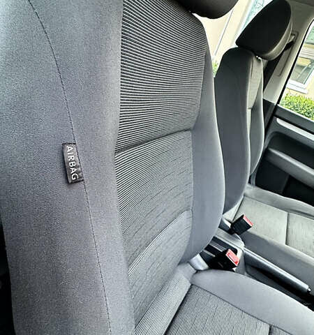 Черный Фольксваген Туран, объемом двигателя 1.6 л и пробегом 176 тыс. км за 8198 $, фото 47 на Automoto.ua