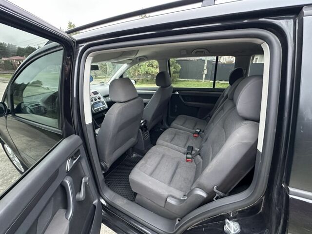 Черный Фольксваген Туран, объемом двигателя 1.9 л и пробегом 280 тыс. км за 4500 $, фото 9 на Automoto.ua