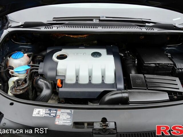 Черный Фольксваген Туран, объемом двигателя 2 л и пробегом 268 тыс. км за 2400 $, фото 9 на Automoto.ua