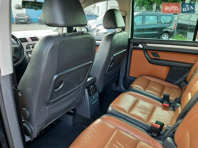 Черный Фольксваген Туран, объемом двигателя 1.6 л и пробегом 213 тыс. км за 8550 $, фото 82 на Automoto.ua