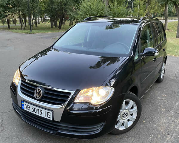 Черный Фольксваген Туран, объемом двигателя 1.6 л и пробегом 261 тыс. км за 7100 $, фото 33 на Automoto.ua