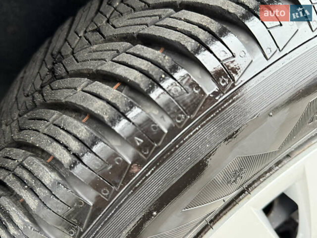 Черный Фольксваген Туран, объемом двигателя 1.4 л и пробегом 227 тыс. км за 7200 $, фото 26 на Automoto.ua