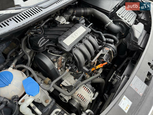 Чорний Фольксваген Туран, об'ємом двигуна 1.6 л та пробігом 200 тис. км за 7950 $, фото 43 на Automoto.ua