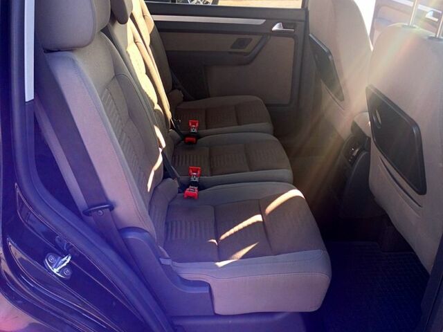 Черный Фольксваген Туран, объемом двигателя 1.4 л и пробегом 291 тыс. км за 6050 $, фото 9 на Automoto.ua