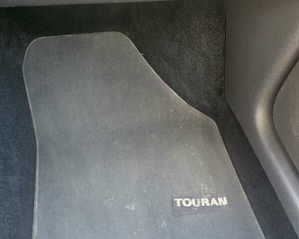 Чорний Фольксваген Туран, об'ємом двигуна 1.4 л та пробігом 216 тис. км за 7800 $, фото 23 на Automoto.ua