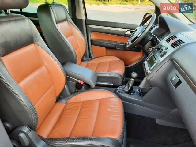 Черный Фольксваген Туран, объемом двигателя 1.6 л и пробегом 213 тыс. км за 8550 $, фото 143 на Automoto.ua