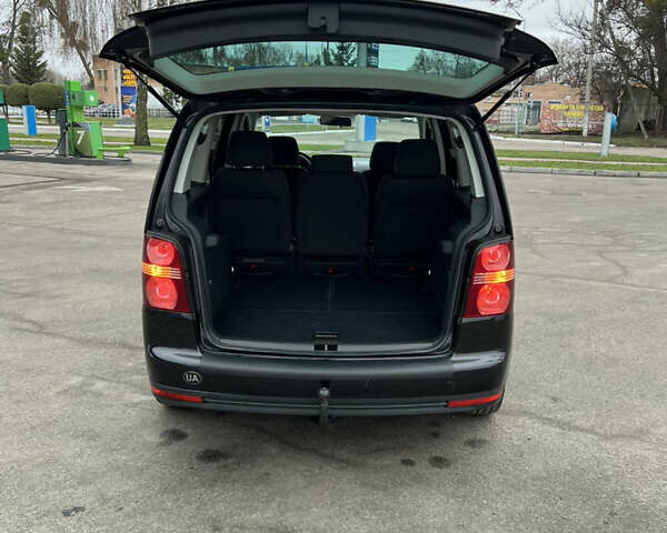 Черный Фольксваген Туран, объемом двигателя 1.6 л и пробегом 193 тыс. км за 7799 $, фото 20 на Automoto.ua