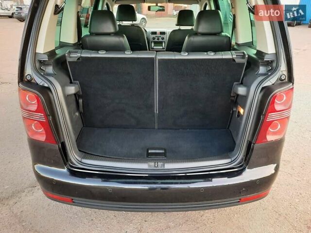 Черный Фольксваген Туран, объемом двигателя 1.6 л и пробегом 213 тыс. км за 8550 $, фото 118 на Automoto.ua