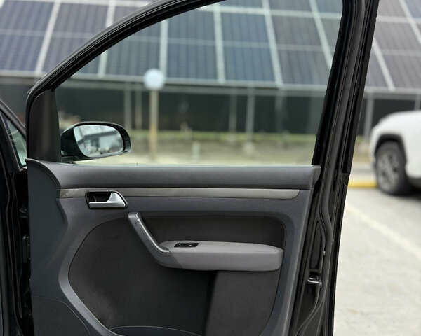 Черный Фольксваген Туран, объемом двигателя 1.4 л и пробегом 227 тыс. км за 7200 $, фото 62 на Automoto.ua