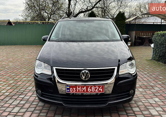 Черный Фольксваген Туран, объемом двигателя 1.6 л и пробегом 176 тыс. км за 8198 $, фото 1 на Automoto.ua