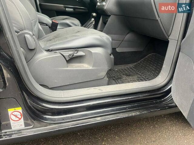 Черный Фольксваген Туран, объемом двигателя 2 л и пробегом 208 тыс. км за 7771 $, фото 24 на Automoto.ua