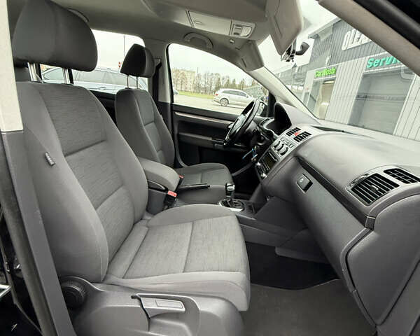 Черный Фольксваген Туран, объемом двигателя 1.4 л и пробегом 227 тыс. км за 7200 $, фото 65 на Automoto.ua