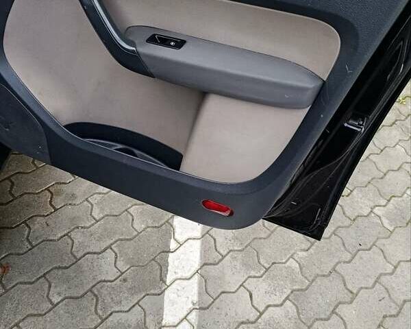 Черный Фольксваген Туран, объемом двигателя 1.6 л и пробегом 222 тыс. км за 7600 $, фото 23 на Automoto.ua