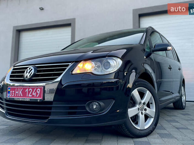 Чорний Фольксваген Туран, об'ємом двигуна 2 л та пробігом 292 тис. км за 8850 $, фото 1 на Automoto.ua