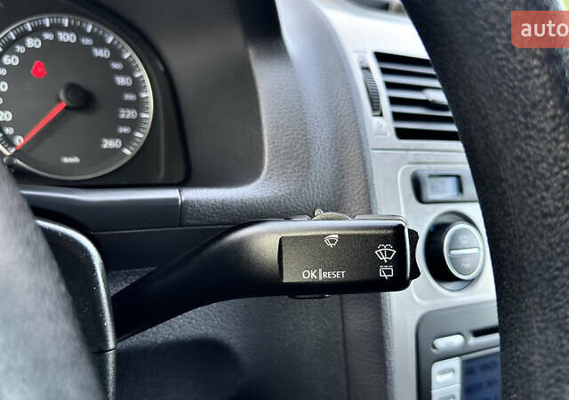 Черный Фольксваген Туран, объемом двигателя 1.6 л и пробегом 176 тыс. км за 8198 $, фото 62 на Automoto.ua