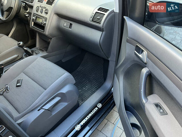 Чорний Фольксваген Туран, об'ємом двигуна 1.6 л та пробігом 227 тис. км за 7500 $, фото 31 на Automoto.ua