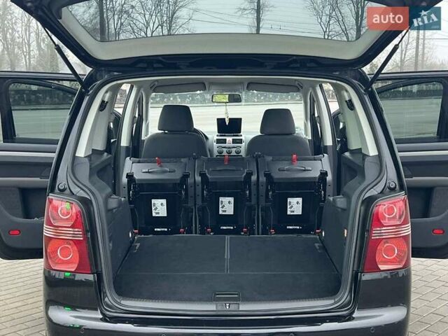 Чорний Фольксваген Туран, об'ємом двигуна 1.6 л та пробігом 147 тис. км за 8350 $, фото 16 на Automoto.ua