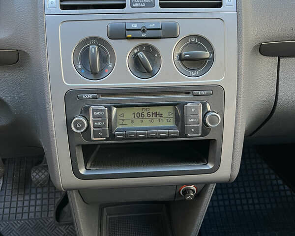 Чорний Фольксваген Туран, об'ємом двигуна 1.6 л та пробігом 227 тис. км за 7500 $, фото 37 на Automoto.ua