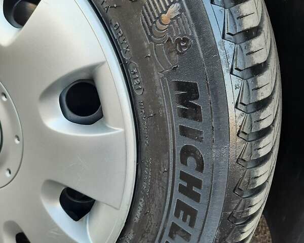 Черный Фольксваген Туран, объемом двигателя 1.6 л и пробегом 213 тыс. км за 8550 $, фото 42 на Automoto.ua