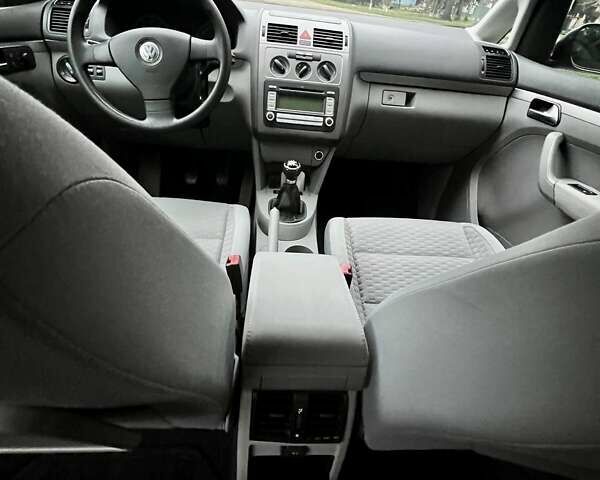 Чорний Фольксваген Туран, об'ємом двигуна 1.6 л та пробігом 221 тис. км за 7750 $, фото 74 на Automoto.ua