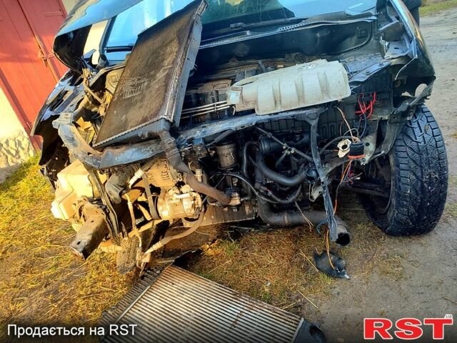 Черный Фольксваген Туран, объемом двигателя 1.9 л и пробегом 269 тыс. км за 3000 $, фото 4 на Automoto.ua