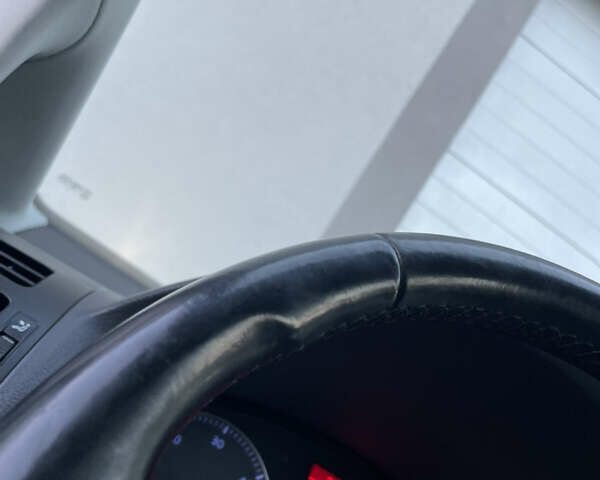 Чорний Фольксваген Туран, об'ємом двигуна 2 л та пробігом 292 тис. км за 8850 $, фото 44 на Automoto.ua