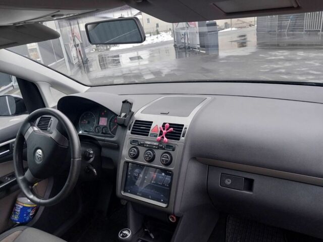 Черный Фольксваген Туран, объемом двигателя 2 л и пробегом 242 тыс. км за 6950 $, фото 18 на Automoto.ua