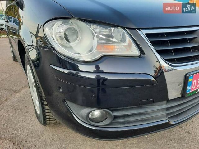 Черный Фольксваген Туран, объемом двигателя 1.6 л и пробегом 213 тыс. км за 8550 $, фото 27 на Automoto.ua