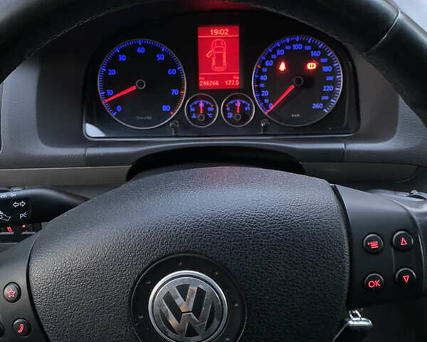 Черный Фольксваген Туран, объемом двигателя 1.6 л и пробегом 261 тыс. км за 7100 $, фото 15 на Automoto.ua