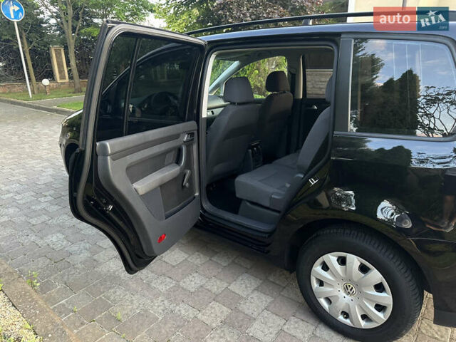 Черный Фольксваген Туран, объемом двигателя 1.6 л и пробегом 220 тыс. км за 7700 $, фото 30 на Automoto.ua