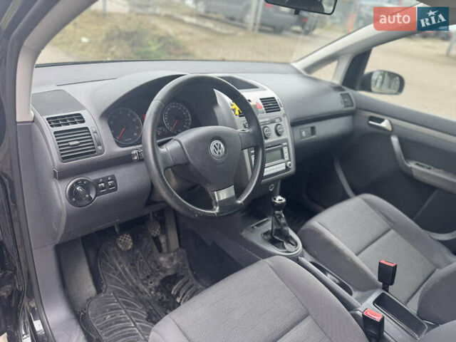 Чорний Фольксваген Туран, об'ємом двигуна 1.6 л та пробігом 260 тис. км за 6299 $, фото 15 на Automoto.ua