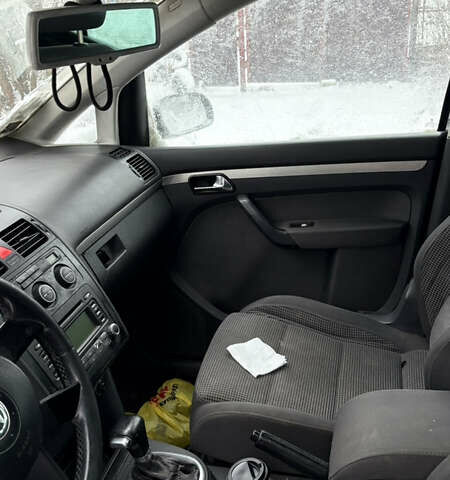 Черный Фольксваген Туран, объемом двигателя 1.98 л и пробегом 250 тыс. км за 2600 $, фото 7 на Automoto.ua