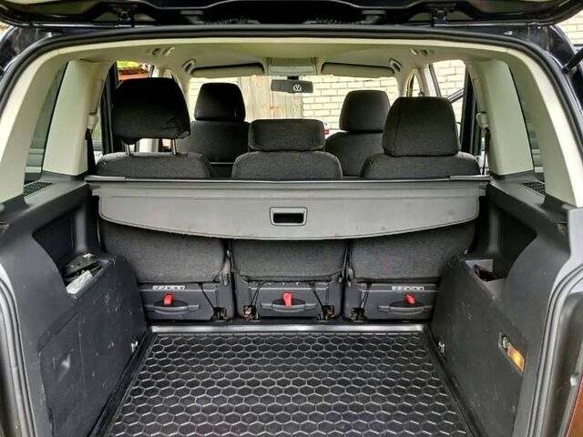 Черный Фольксваген Туран, объемом двигателя 1.4 л и пробегом 240 тыс. км за 6500 $, фото 6 на Automoto.ua