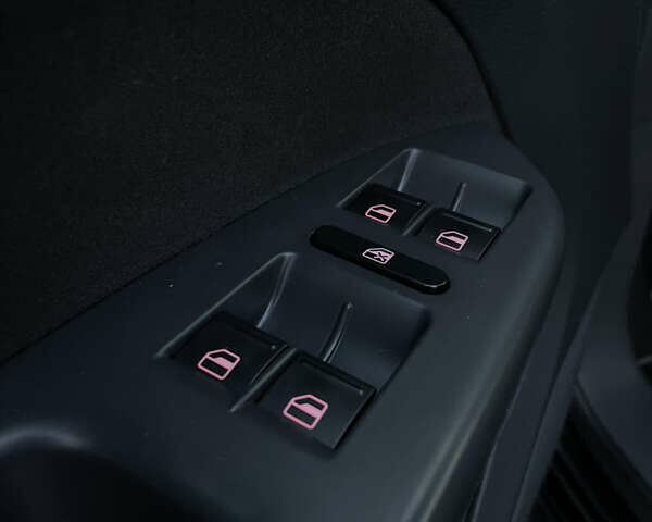 Чорний Фольксваген Туран, об'ємом двигуна 2 л та пробігом 292 тис. км за 8850 $, фото 36 на Automoto.ua