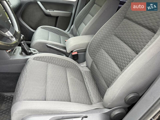 Черный Фольксваген Туран, объемом двигателя 1.6 л и пробегом 200 тыс. км за 7700 $, фото 28 на Automoto.ua