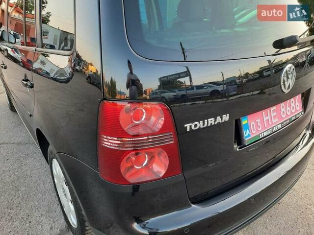 Черный Фольксваген Туран, объемом двигателя 1.6 л и пробегом 213 тыс. км за 8550 $, фото 107 на Automoto.ua