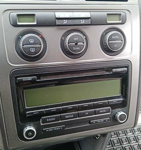 Черный Фольксваген Туран, объемом двигателя 1.4 л и пробегом 225 тыс. км за 8100 $, фото 10 на Automoto.ua