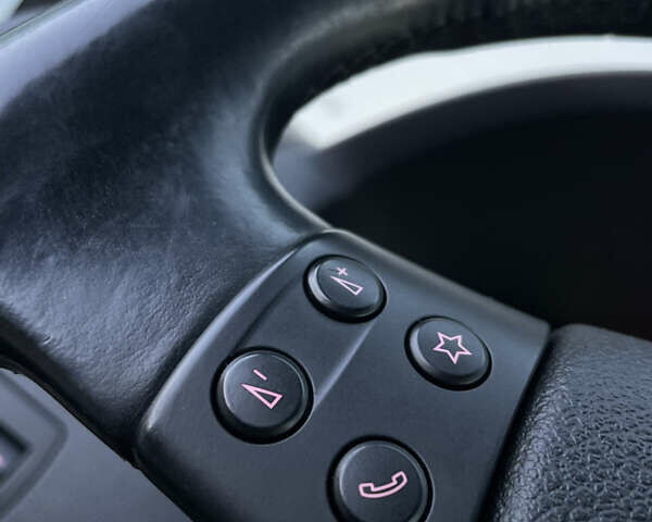 Чорний Фольксваген Туран, об'ємом двигуна 2 л та пробігом 292 тис. км за 8999 $, фото 52 на Automoto.ua