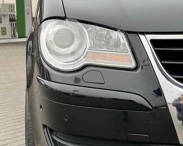 Чорний Фольксваген Туран, об'ємом двигуна 1.6 л та пробігом 147 тис. км за 8350 $, фото 15 на Automoto.ua